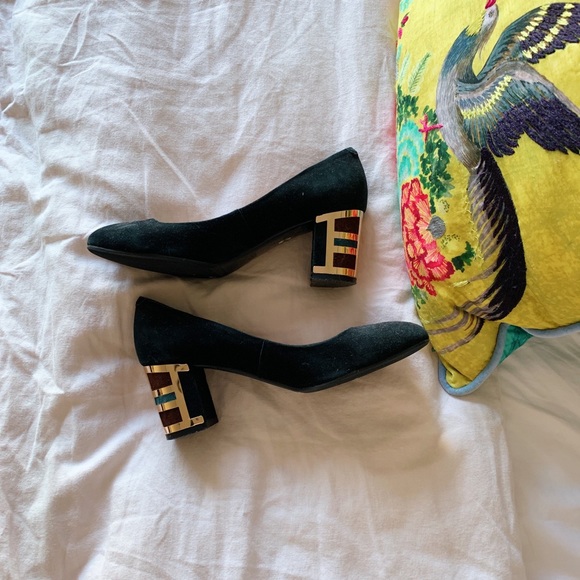 Classic black pumps (with gold heel detail) - Picture 1 of 5